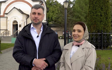 Звезда «Холопа» - в монастыре!